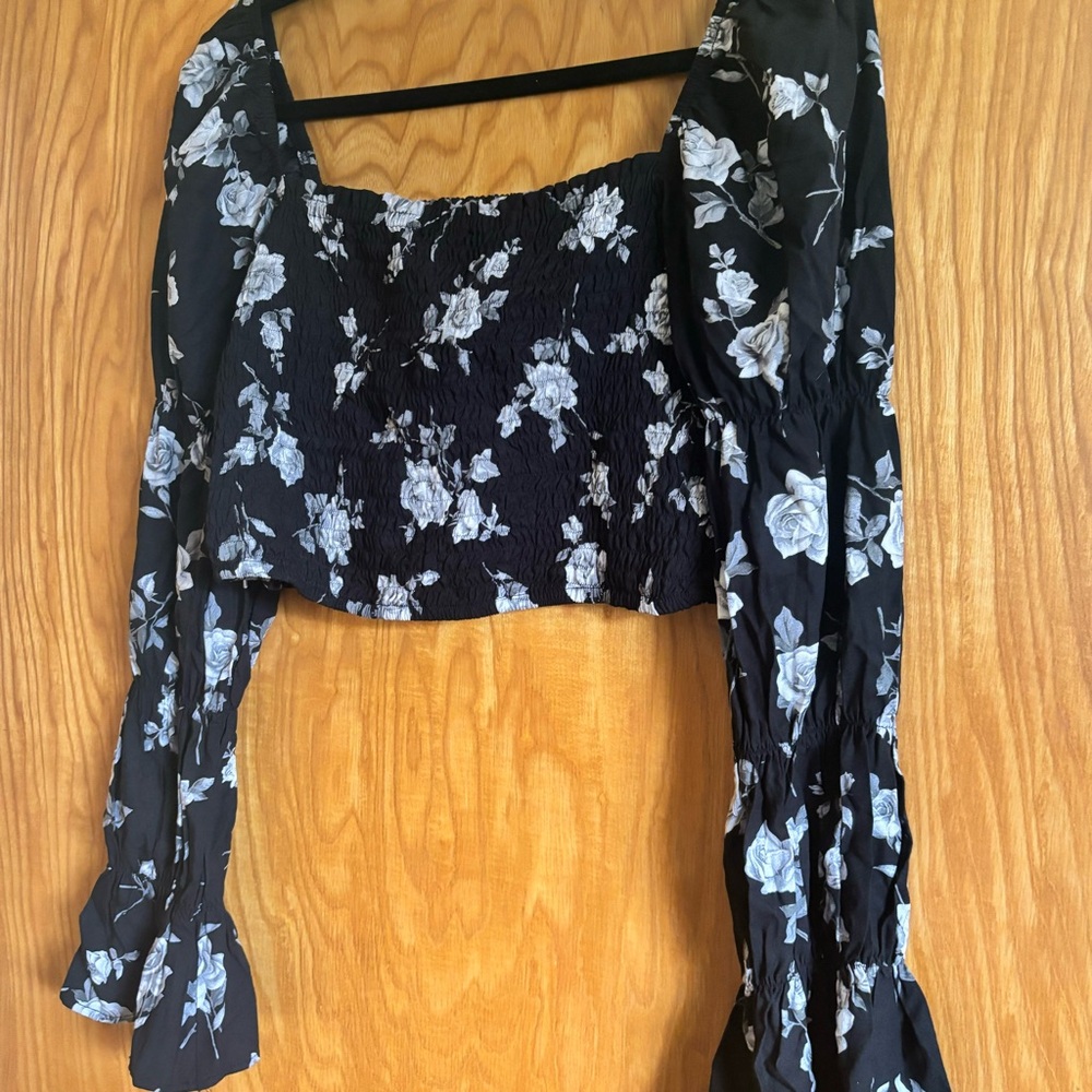 Urban Outfitters Floral Black and White Women's Crop Top